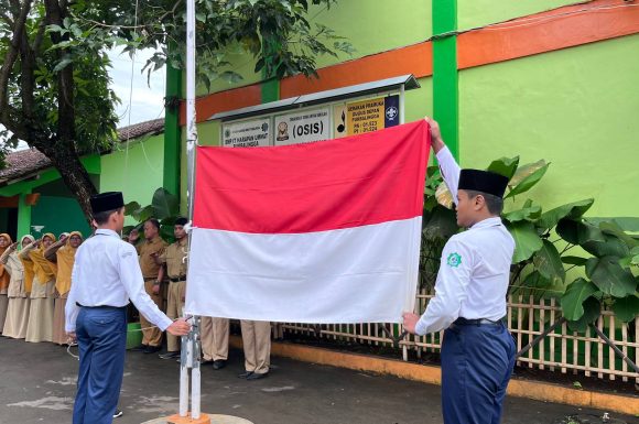 Khidmat dan Penuh Semangat, Upacara Hari Pahlawan di SMPIT Harapan Ummat Purbalingga