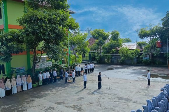 Khidmatnya Upacara Hari Santri 2025 di SMPIT PPTQ Harapan Ummat Purbalingga